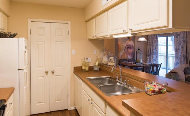 FOUNTAINWOOD APARTMENTS